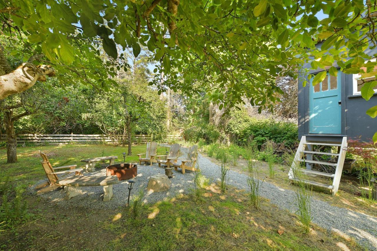 The Bayside Cottage North Saanich Экстерьер фото