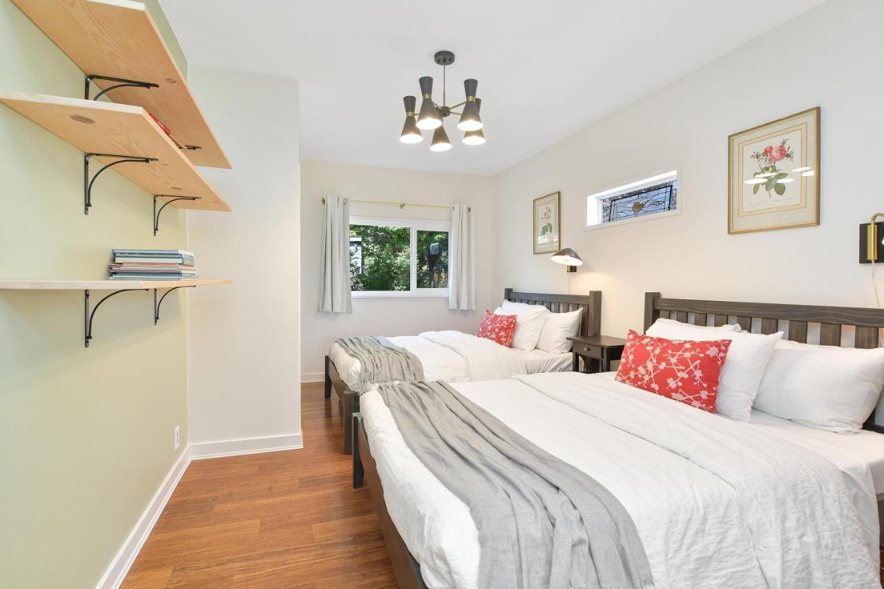 The Bayside Cottage North Saanich Экстерьер фото