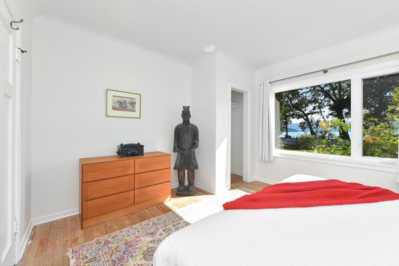 The Bayside Cottage North Saanich Экстерьер фото