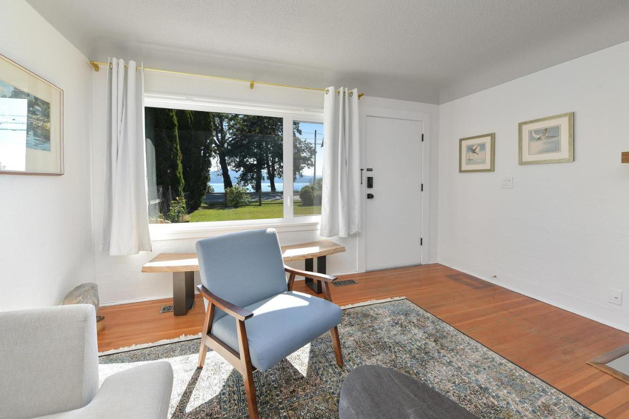 The Bayside Cottage North Saanich Экстерьер фото