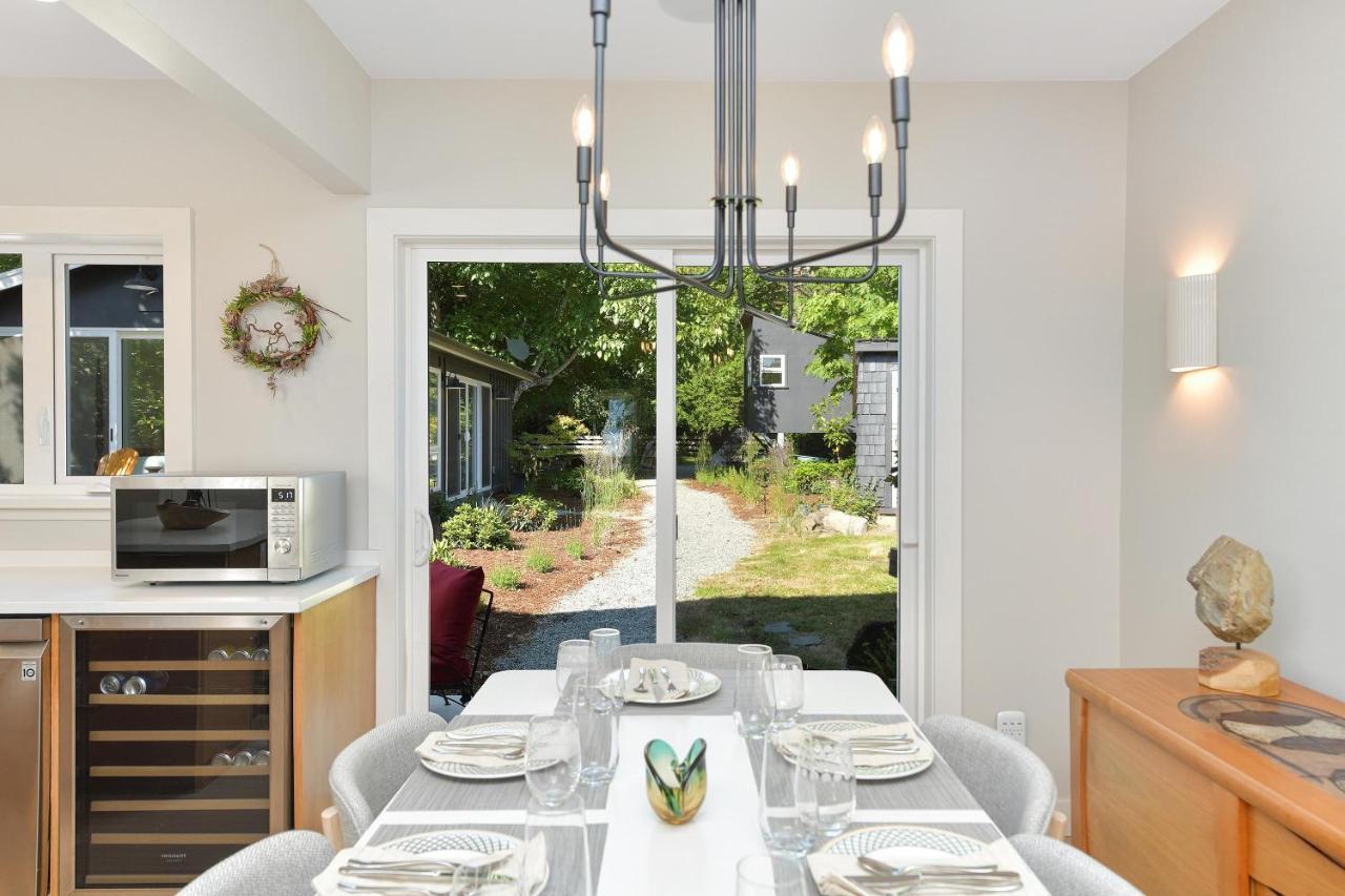 The Bayside Cottage North Saanich Экстерьер фото