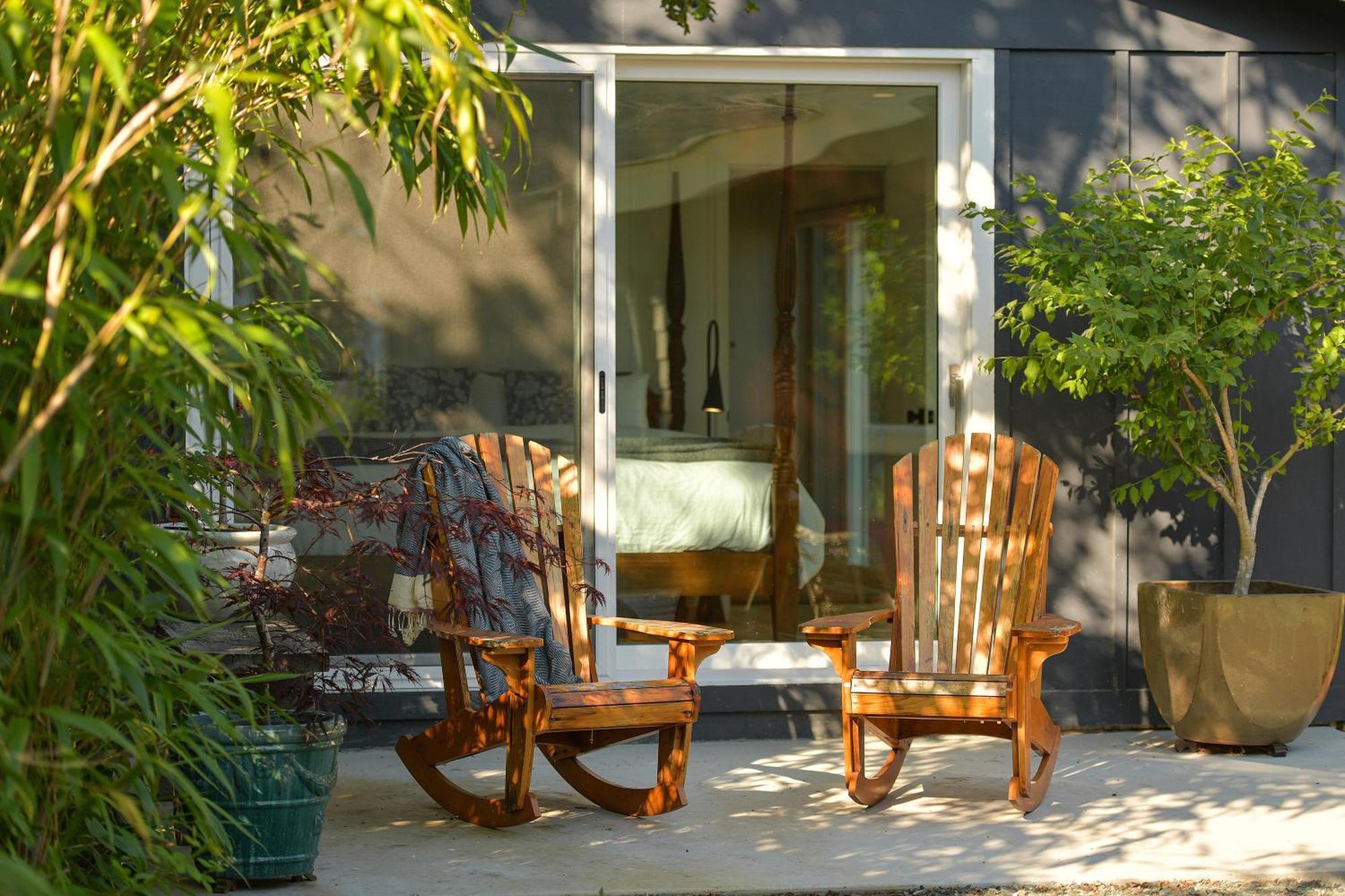 The Bayside Cottage North Saanich Экстерьер фото