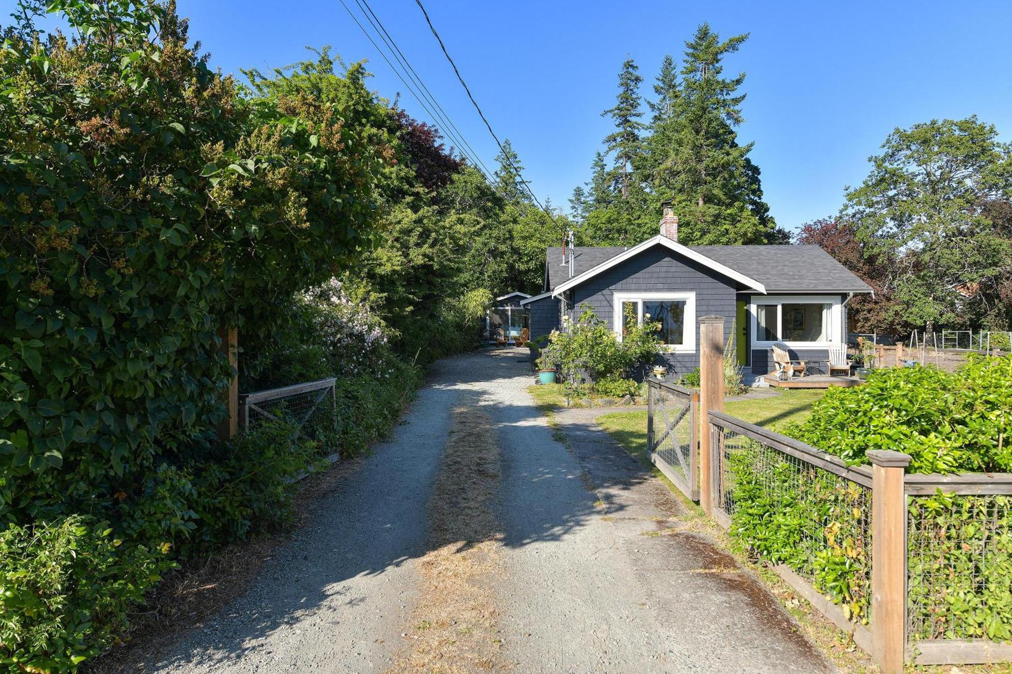 The Bayside Cottage North Saanich Экстерьер фото