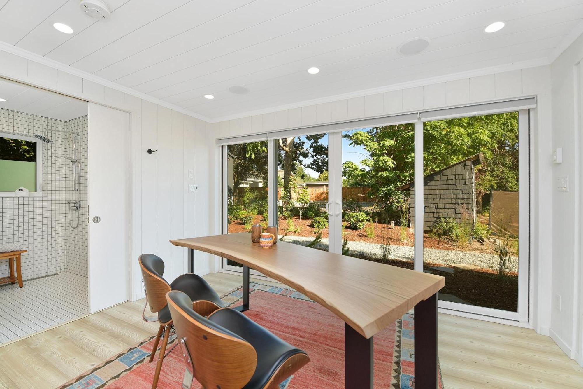 The Bayside Cottage North Saanich Экстерьер фото