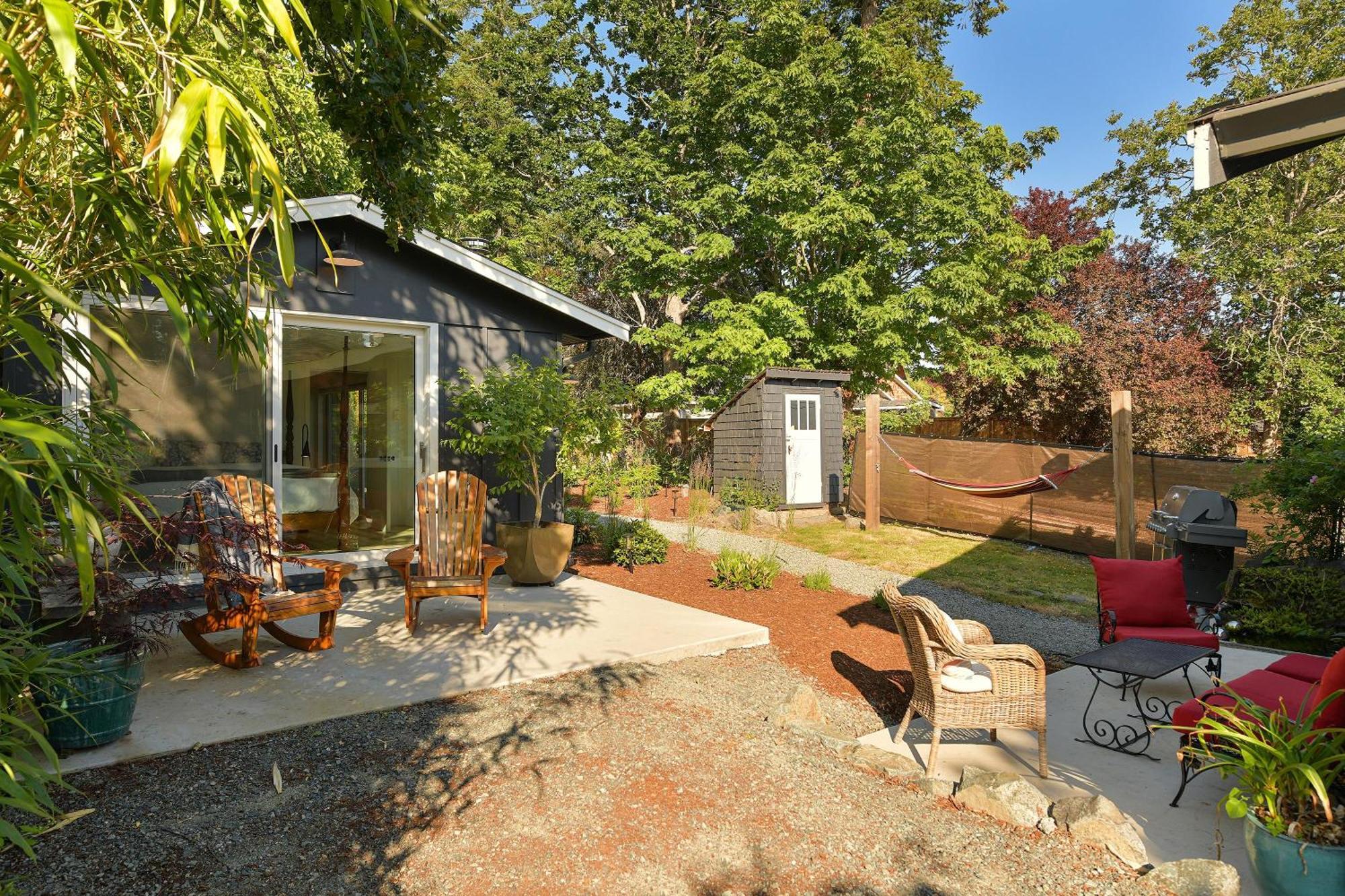 The Bayside Cottage North Saanich Экстерьер фото