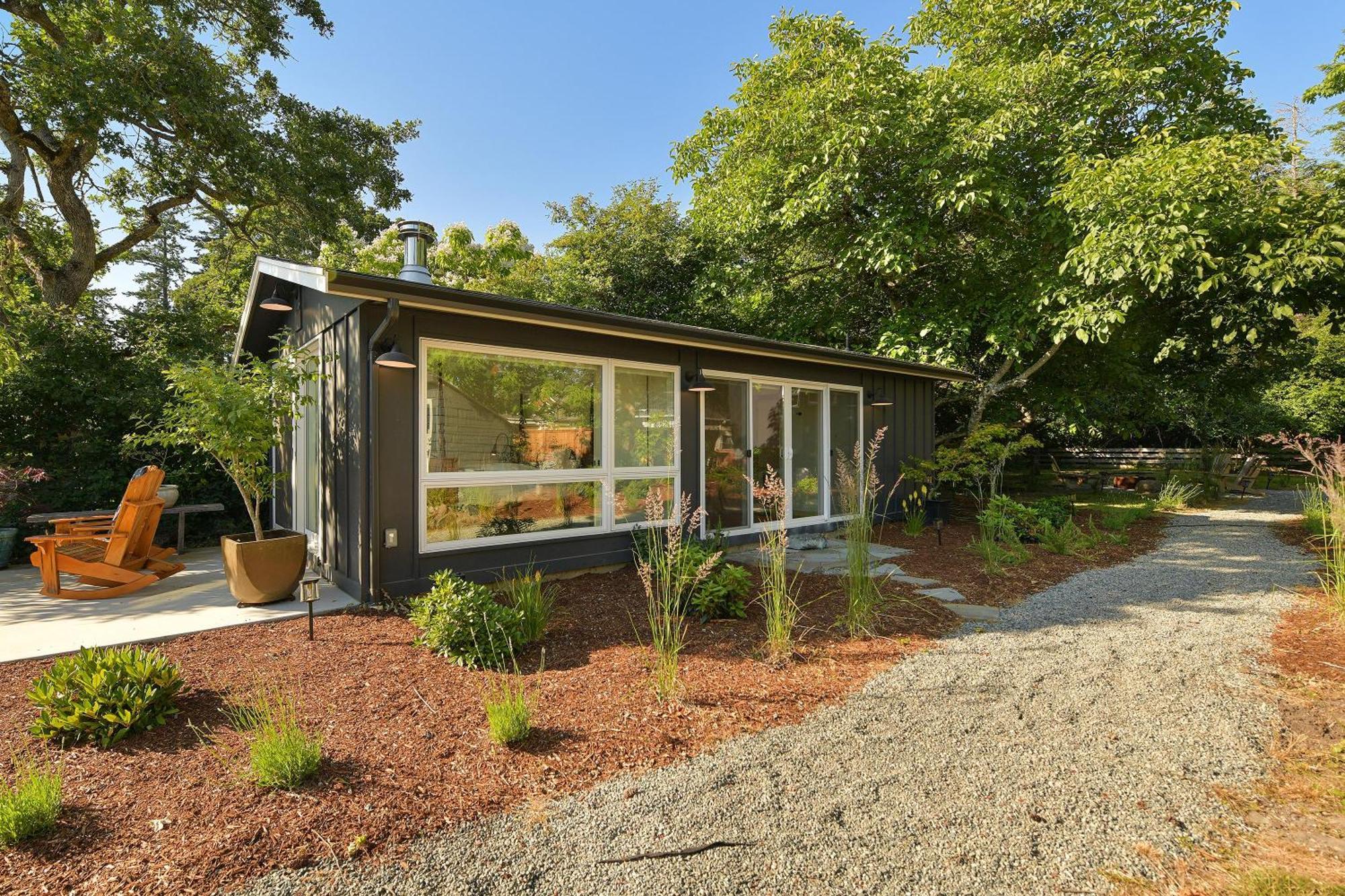 The Bayside Cottage North Saanich Экстерьер фото